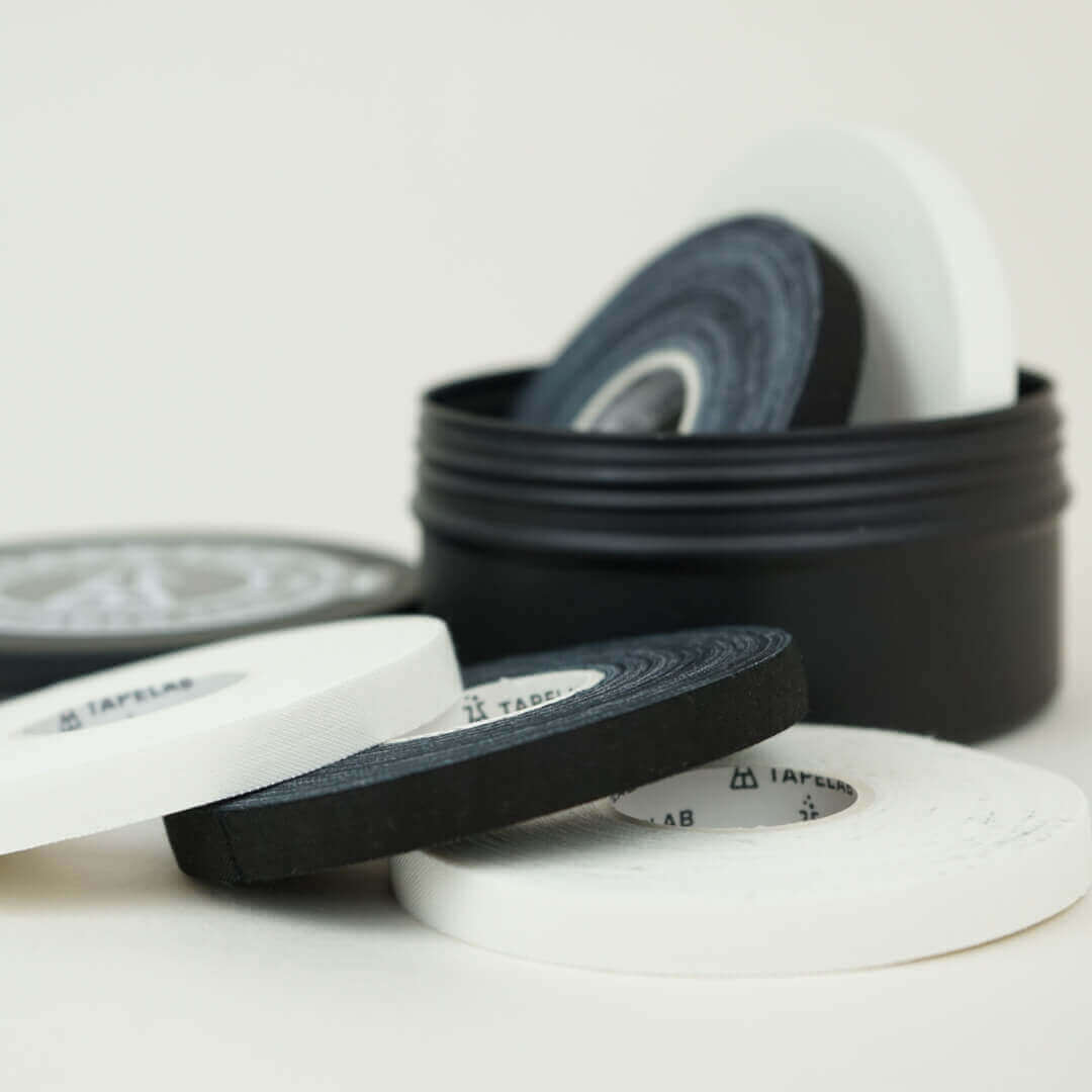 Tape Lab Yin-Yang Bundle 2.0 // 5x Athletic Finger Tape 7,6mm x 13,7m black/white + 1x Storage Box